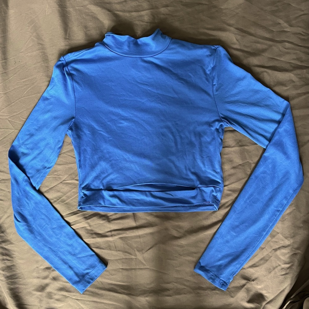 blue long sleeve women's crop top